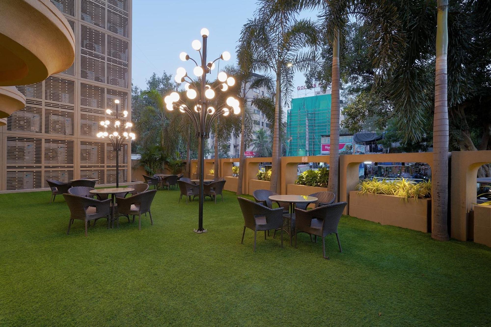 Artilla Inn Ahmedabad Exterior foto