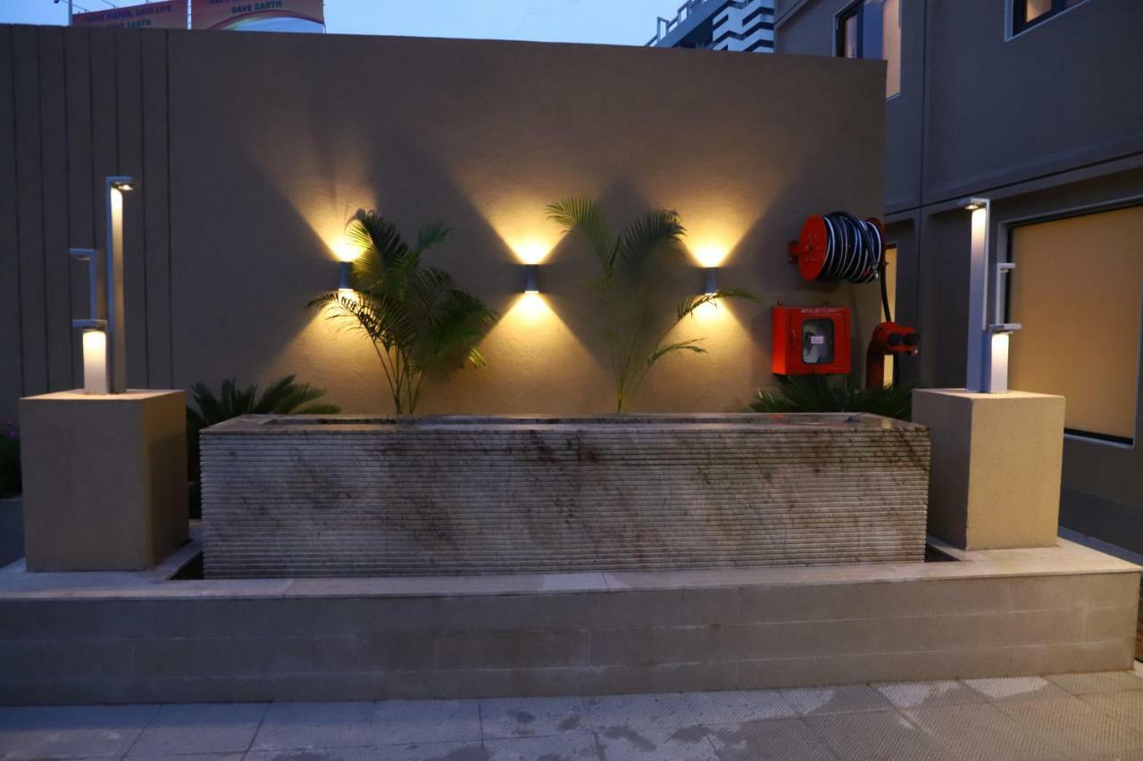 Artilla Inn Ahmedabad Exterior foto