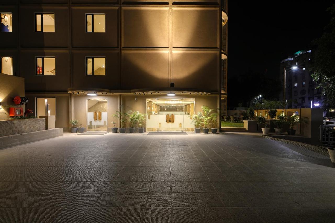 Artilla Inn Ahmedabad Exterior foto