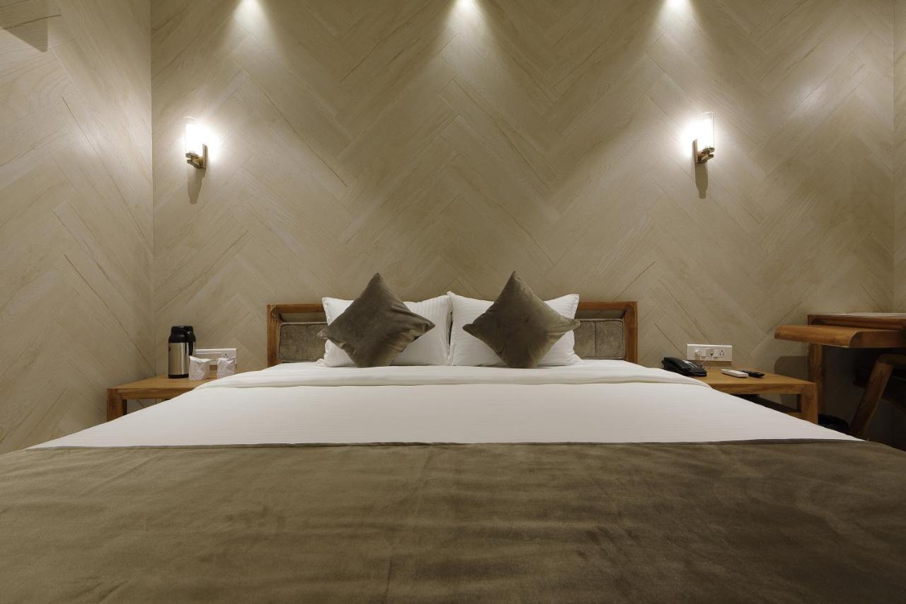Artilla Inn Ahmedabad Exterior foto